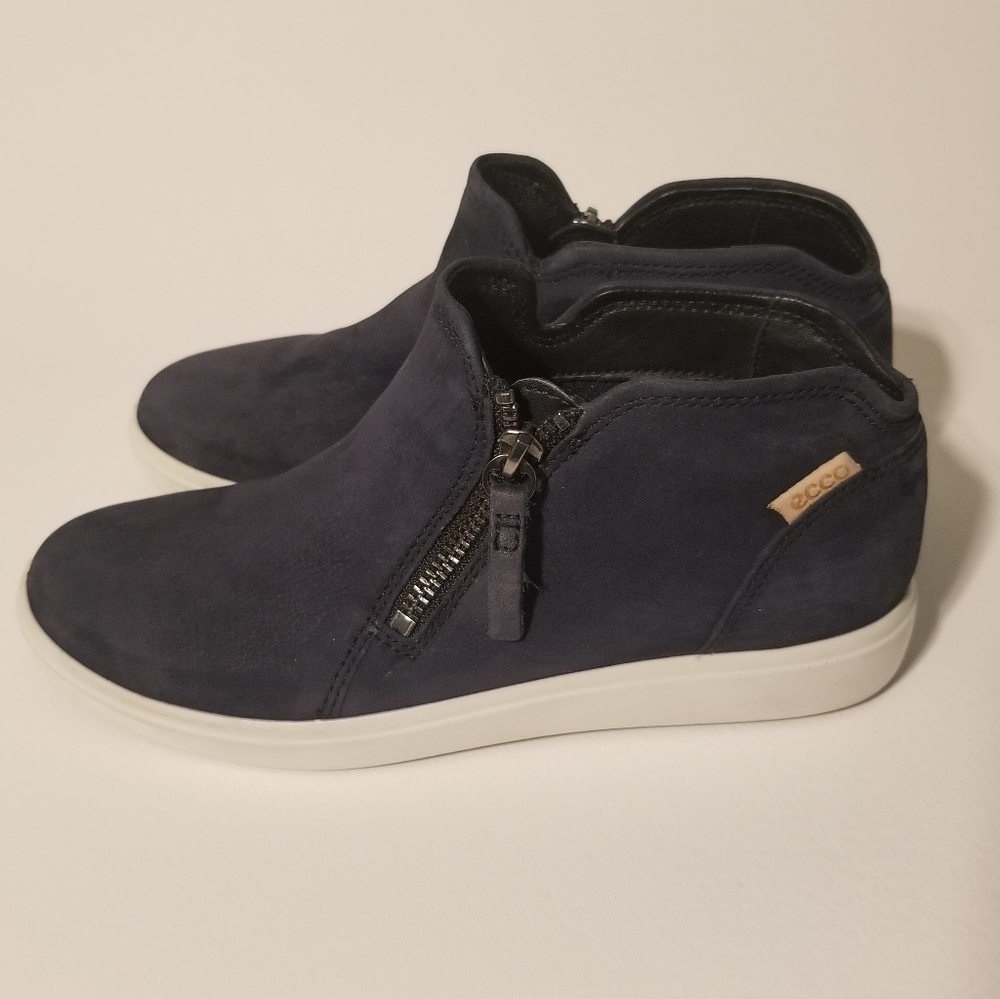 🕶️ Ecco Soft Size 5 Bootie/Sneakers